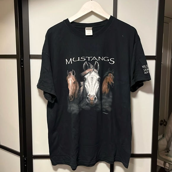 Mustangs 2002 Wildhorse Sanctuary Hot Springs, SD Unisex Size XL - Picture 1 of 6